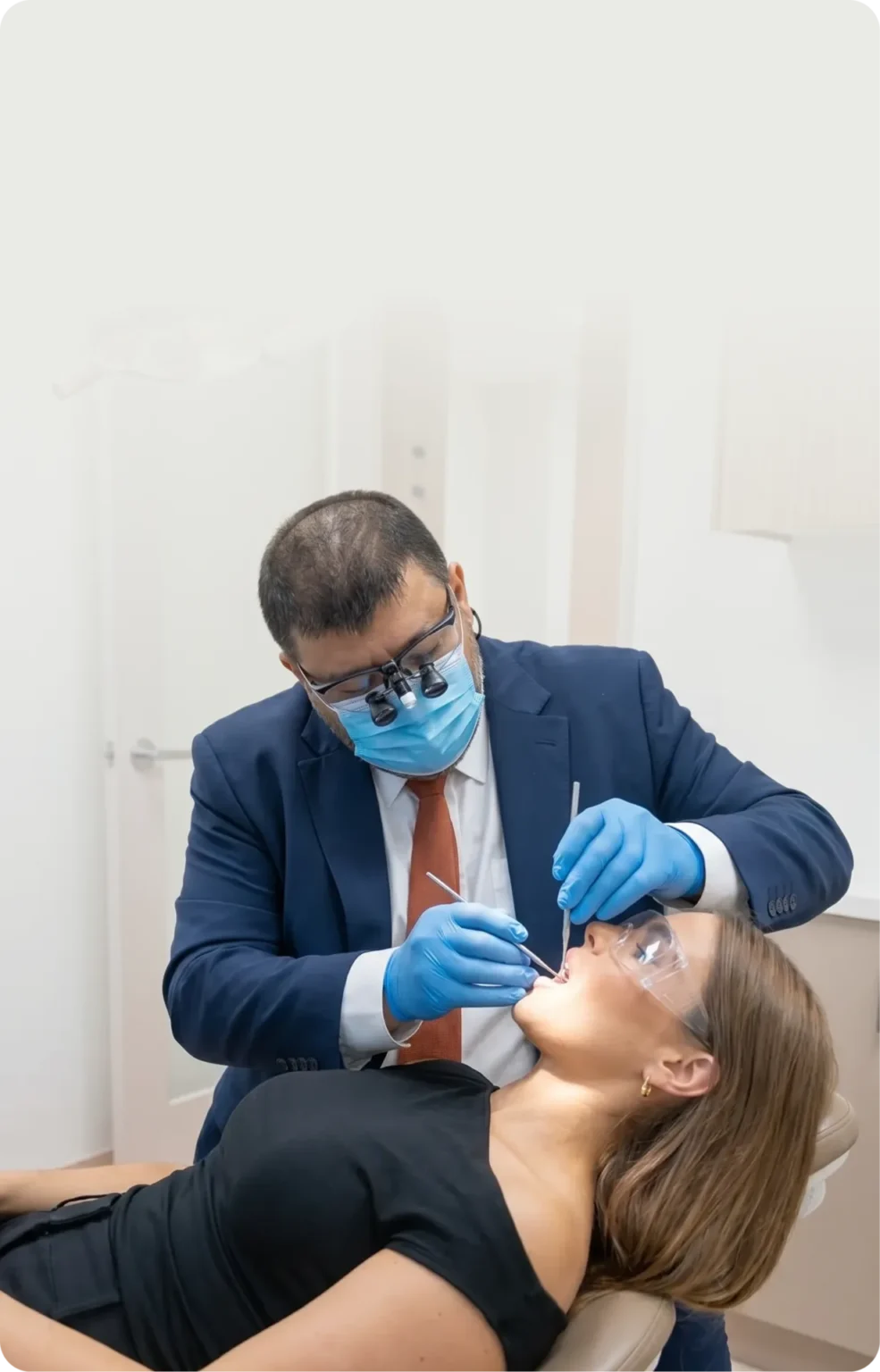 Dr Amrinder Singh Thind examining a patient at SmileSavers Narellan